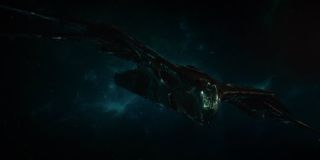 Zwiastun raz jeszcze potwierdza, że Tony i Nebula wydostali się z Tytana za pomocą należącego wcześniej do Strażników Galaktyki statku Benatar.