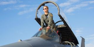 Lot - warto dodać, że w niektórych komiksach zdolność ta została oparta na korzystaniu z pola elektromagnetycznego planety; w samym locie Carol pomagał odpowiednio przetwarzający to pole kostium