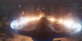 Impuls elektromagnetyczny - tworząc go Kapitan Marvel jest w stanie naładować pozbawione mocy statki kosmiczne