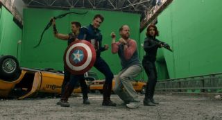 Joss Whedon dialogi Hulka w filmie „Avengers: Czas Ultrona” dopisał już w trakcie pracy na planie, kilkanaście tygodni po zatwierdzeniu ostatecznej wersji scenariusza.