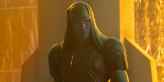 Film potwierdza, że w MCU - podobnie jak w komiksach - Oskarżyciel to nie przydomek, a funkcja, którą sprawuje m.in. Ronan; w trakcie misji na Torfie wspomina się o bombardowaniu dokonanym przez Oskarżycieli - to również oni pojawiają się w końcówce filmu, by posłać rakiety balistyczne w kierunku naszej planety; warto dodać, że w komiksach Oskarżyciele łączyli w sobie jednocześnie funkcję policji i sędziów rasy Kree