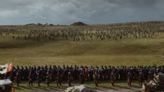 6. Bitwa pod Wysogrodem (s07e04) - Daenerys i jej armia Dothraków wreszcie pokazuje swoją ogromną siłę w walce z wojskiem Lannisterów. Widowiskowe starcia są prawdziwą ozdobą bitwy, ale nic nie przebije Daenerys na smoku i spalenia setki żołnierzy Cersei.