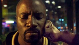 Nieznana data: Niesłusznie oskarżony Luke Cage trafia do więzienia. Zostaje w nim poddany eksperymentom, które czynią go kuloodpornym.