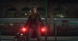 Scarlet Witch potrafi stworzyć alternatywną rzeczywistość na zasadzie podobnej do działania Kamienia Rzeczywistości