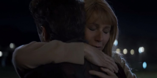 Zwiastun pokazuje spotkanie Pepper i Tony’ego po powrocie na Ziemię. Tym samym możemy już wykluczyć teorię, że to Potts w specjalnym kosmicznym skafandrze wyruszy wybrankowi serca naprzeciw w ramach misji ratunkowej. W dodatku Stark z Nebulą powrócili na Ziemię relatywnie szybko, jeśli wierzyć zapewnieniom Kevina Feige, że materiały promocyjne pokażą jedynie sceny z początku filmu.