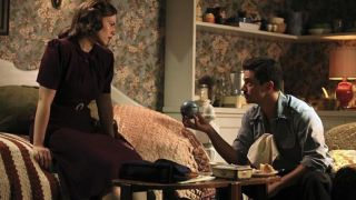 1949: Peggy i Howard zakładają organizację S.H.I.E.L.D. W tym samym czasie Arnim Zola odbudowuje Hydrę.