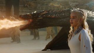 13. Armia Daenerys vs. Synowie Harpii (s05e09) - Starcie armii Daenerys z Synami Harpii było ciekawym pojedynkiem, który udowodnił, że nawet niepokonana dotąd Królowa Smoków może trafić na godnego sobie przeciwnika. Synowie nie odnznaczali się żadnym specjalnym wyszkoleniem, nie posiadali żadnych magicznych mocy czy smoków gotowych ich bronić, jednak ich przewaga liczebna i spryt przerodził się w wyrównane starcie, w którym poległ chocby Sir Barristan. Wszystko zakończyło się epicką pacyfikacja Synów i pokazem sił w wykonaniu Daenerys, które zapada na długo po zakończeniu seansu.