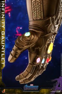 Avengers: Koniec gry - Rękawica Nieskończoności Thanosa firmy Hot Toys