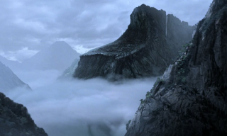 79 rok naszej ery: Dłoń doprowadza do erupcji Wezuwiusza, niszcząc miasta Pompeje i Herkulanum. Iron Fist znajduje sojuszników w walce z Dłonią.