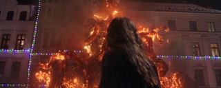 Ned, MJ i Flash, przyjaciele Petera ze szkolnej ławy, także zostali wymazani. Watt wątek powrotu tych postaci porównuje do filmu „Ucieczka nawigatora” z 1986 roku – opowiadał on o chłopcu, który znika i pojawia się po 8 latach, choć nie postarzał się nawet o dzień. „To naprawdę dziwna sytuacja, ale również rodzi wiele zabawnych następstw” – dodaje reżyser. 