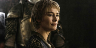 Wielu aktorów korzysta z pomocy dublerów w trakcie scen nagości. Co ciekawe, początkowo należała do nich Emilia Clarke, jednak w trakcie pamiętnej ucieczki z obozu Dothraków w 6. sezonie zdecydowała się rozebrać przed kamerą.