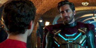 Mysterio wbrew pozorom nie będzie głównym złoczyńcą produkcji. W rzeczywistości Quentin Beck okaże się... dojrzalszą wersją Petera Parkera z alternatywnej rzeczywistości. Warto dodać, że swego czasu Jake Gyllenhaal był bardzo bliski otrzymania roli Spider-Mana.