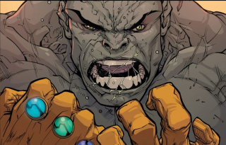 Hulk („Ultimate Comics: Ultimate #25”) – w pewnym momencie w alternatywnej rzeczywistości S.H.I.E.L.D. było w posiadaniu aż dwóch Rękawic i 8 Kamieni Nieskończoności. Gdy placówkę organizacji zaatakował Kang Zdobywca, uwolnił on przetrzymywanego tam Hulka, który niedługo później założył obie Rękawice. Na całe szczęście nie były one obłożone wszystkimi Kamieniami.