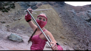 W Mortal Kombat: Annihilation pojawia się też Mileena - to kolejna postać, której imię nie zostało podane, ale jej wygląd i broń nie pozostawia żadnych wątpliwości.