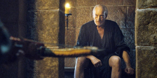 W czasie Krwawych Godów Robb ginie od strzał, Talisa zostaje dźgnięta w brzuch, natomiast Catelyn Stark ma poderżnięte gardło. Co ciekawe, odpowiedzialni za ten mord giną dokładnie w takich samych okolicznościach: Tywin Lannister zostaje postrzelony z kuszy, Roose Bolton dźgnięty w brzuch, a Walder Frey kończy z poderżniętym przez Aryę gardłem.