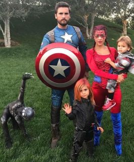 Kourtney Kardashian i rodzina (Spider-Man, Kapitan Ameryka, Czarna Wdowa, Czarna Pantera)