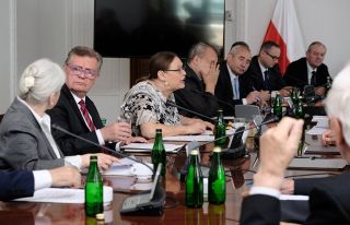 Polityka - oficjalne zdjęcie