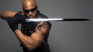 Serial „Blade: The Series” z 2006 roku, w którym główną rolę zagrał Sticky Fingaz, z punktu widzenia kinowej trylogii jest kanoniczny i opisuje dalszy ciąg historii herosa.