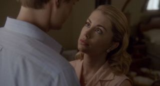 Jennifer Holland – Nightshade (spekulacje); na tle innych członków Suicide Squad wydaje się postacią prawą; potrafi manipulować cieniem i wchodzić do mrocznego wymiaru znanego jako Kraina Nocnych Cieni