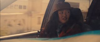 Nie wszyscy nasi użytkownicy wiedzą, ale widoczna w zwiastunie Cassandra Cain to komiksowa Batgirl. Wydaje się, że twórcy produkcji zmienią jej genezę tak, by ukazać ją jako dziewczynkę porwaną przez Czarną Maskę. Co ciekawe, w niektórych komiksach młoda Cain nie mogła się w ogóle odzywać – w ten sposób przygotowano ją do roli wojowniczki. 