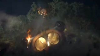 Policja korzysta w serialu ze statków powietrznych wzorowanych na należącym do Nocnego Puchacza Owlship – pojawiły się także spekulacje, że ten ostatni pojazd został wykorzystany do przejęcia auta, w którym znajdował się Will (ostatnia scena 2. odcinka). 