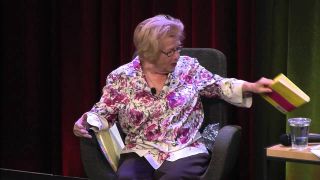 W programie Murraya pojawia się terapeutka, doktor Sally – to nawiązuje do postaci doktor Ruth Weisenheimer z komisu „Powrót Mrocznego Rycerza”, wzorowanej na słynnej w latach 80. seksuolożce, doktor Ruth Westheimer. 