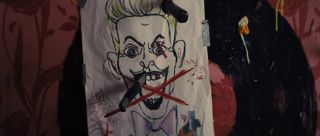 Zwiastun potwierdza rozstanie Jokera i Harley. Wbrew pozorom pierwszego z nich zobaczymy na ekranie w innej formie – nie sportretuje go jednak Jared Leto, a jeden ze statystów (taki obrót spraw potwierdzały już zdjęcia z planu). 