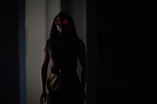 Tytuł drugiego odcinka, „Martial Feats of Comanche Horsemanship”, nawiązuje do obrazu „Comanche Feats of Horsemanship autorstwa George’a Catlina” z 1834 roku – obraz ten znajduje się w domu Judda Crawforda. 