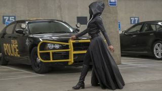 Wygląd Siostry Noc wzorowany jest na stroju zakonnic – jedna z producentek nie tylko potwierdziła taki stan rzeczy, ale również zdradziła, że w jednym z kolejnych odcinków dowiemy się, dlaczego tak jest. 