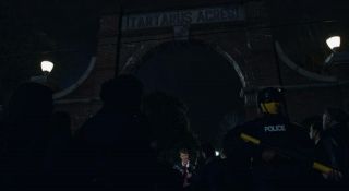 Cmentarz, na którym chowany jest Crawford, nazywa się Tartarus Acres – to oczywiście nawiązanie do znanego z greckiej mitologii Tartaru, ulokowanego pod Hadesem, gdzie trzymano tych skazanych na wieczne potępienie. 