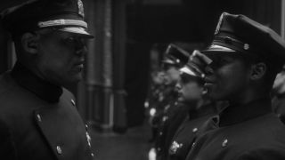 Porucznik Samuel Battle, który mianuje Willa Reevesa policjantem i ostrzega przez Cyklopami, to postać z prawdziwego świata – był pierwszym czarnoskórym oficerem nowojorskiej policji.