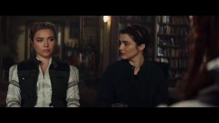 Komentatorzy w sieci zwracają uwagę, że kamizelka, którą w jednym z ujęć ma na sobie Yelena, jest dokładnie tą samą, z której Natasza korzystała w filmie „Avengers: Wojna bez granic”. Jeśli nie jest to przypadek, Romanow założyła ją najprawdopodobniej w ramach hołdu – czas pokaże, czy oznacza to, że Belova w „Czarnej Wdowie” straci życie.