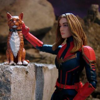 Kapitan Marvel - zdjęcie zabawki