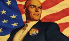 Na Ziemi-167 prezydentem USA jest Lex Luthor. Rozwój wydarzeń w „Tajemnicach Smalville” mógł już sugerować taki obrót spraw. Luthor w komiksach również pokazywany był jako szef rządu Stanów Zjednoczonych, m.in. w serii „Superman. Czerwony Syn”.