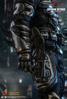 Batman - 20 lat później x Batman: Arkham Knight - figurka od Hot Toys