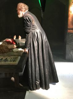 Wiedźmin - Lars Mikkelsen jako Stregobor