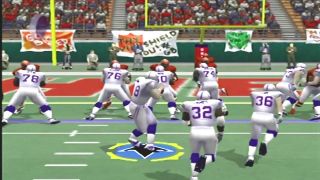 15. NFL 2K1 - średnia ocen na Metacritic: 97, średnia ocen od użytkowników: 6.3