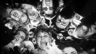 36. U progu tajemnicy (1945)