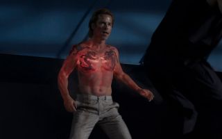 40. Aldrich Killian - Założyciel organizacji AIM, po zainfekowaniu wirusem Extremis zyskał nadludzką siłę i wytrzymałość, jak również czynnik samoleczniczy. Potrafi manipulować temperaturą ciała i otoczenie, a także zionąć ogniem. Mistrz sztuk walki, geniusz na poziomie intelektualnym.