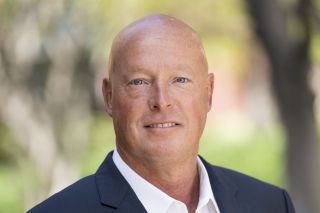 22. Bob Chapek - dyrektor generalny The Walt Disney Company, który zastąpił na stanowisku Boba Igera. 