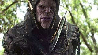 37. Corvus Glaive - Jedno z Dzieci Thanosa, obdarzony nadludzką siłą, wytrzymałością i zwiększoną szybkości. W walce pomaga mu czynnik samoleczniczy. Doświadczony wojownik, ekspert w posługiwaniu się różnymi rodzajami broni. Przewagę nad Cull Obsidianem daje mu wyjątkowa inteligencja i mistrzostwo w sztuce infiltracji wroga.