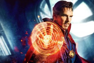 9. Doktor Strange - Najwyższy mag, opiekun Kamienia Czasu. Potrafi manipulować energią i materią, generować pola siłowe, przemieszczać się pomiędzy wymiarami, zaklinać żywioły i zaginać czasoprzestrzeń. Dzięki artefaktowi manipule także czasem, powtarzając dane wydarzenia czy tworząc pętlę czasową. Geniusz na poziomie intelektualny, obdarzony pamięcią ejdetyczną.