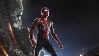 44. Spider-Man w zbroi Iron Spider - Oparta na nanotechnologii zbroja umożliwia zdalne sterowanie za pomocą samego umysłu. Jest niezwykle wytrzymała, może wypuszczać odnóża, jak również przechodzić w tryb zabójcy.