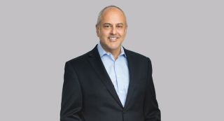 26. Michael Helfant - prezes Marvel Studios w roku 2005; to za jego kadencji rozpoczął się intensywny proces odzyskiwania ekranowych praw do postaci. 