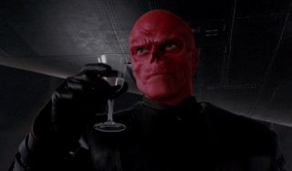 38. Red Skull - Po zaaplikowaniu formuły doktora Erskine’a wszedł w posiadanie nadludzkiej siły, szybkości i wytrzymałości, zwiększyła się także jego inteligencja. Jako strażnik Kamienia Duszy jest z kolei nieśmiertelny i obdarzony wszechwiedzą.