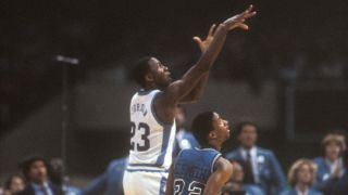 10. Zwycięski rzut w finale NCAA w 1982 roku (Uniwersytet Północnej Karoliny vs. Uniwersytet w Georgetown)
