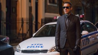 33. Hernan Alvarez aka Shades – kryminalista, będący jednocześnie jednym z najbardziej uzdolnionych manipulantów w całym uniwersum. Potrafi zmieniać strony sporu i doskonale odnajdywać się w nowej rzeczywistości. Wiemy także, że jest wprawnym wojownikiem, o czym zaświadcza choćby pokonanie zabójców Diamondbacka.