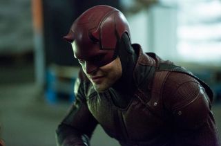 5. Matt Murdock aka Daredevil – możemy się spierać o to, czy jego zmysły działają w sposób nadprzyrodzony, jednak w dalszym ciągu to prawdopodobnie największy wojownik uniwersum, czemu dał wyraz w niezliczonych bojach. Potrafi pokonać dziesiątki nacierających na niego przeciwników jednocześnie, doskonale odnajduje się również na polu walki z istotami uzbrojonymi w nadludzkie zdolności.