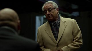 37. Leland Owlsley – bezwzględny biznesmen i wspólnik Wilsona Fiska, który z czasem zaczął zarządzać wszystkimi finansami mafii. Prawdopodobnie nikt w całym uniwersum Netflixa nie kontrolował tak dużej sumy pieniędzy.