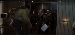 55. Avengers: Koniec gry - krótka scena (1:17:46 - 1:18:00)